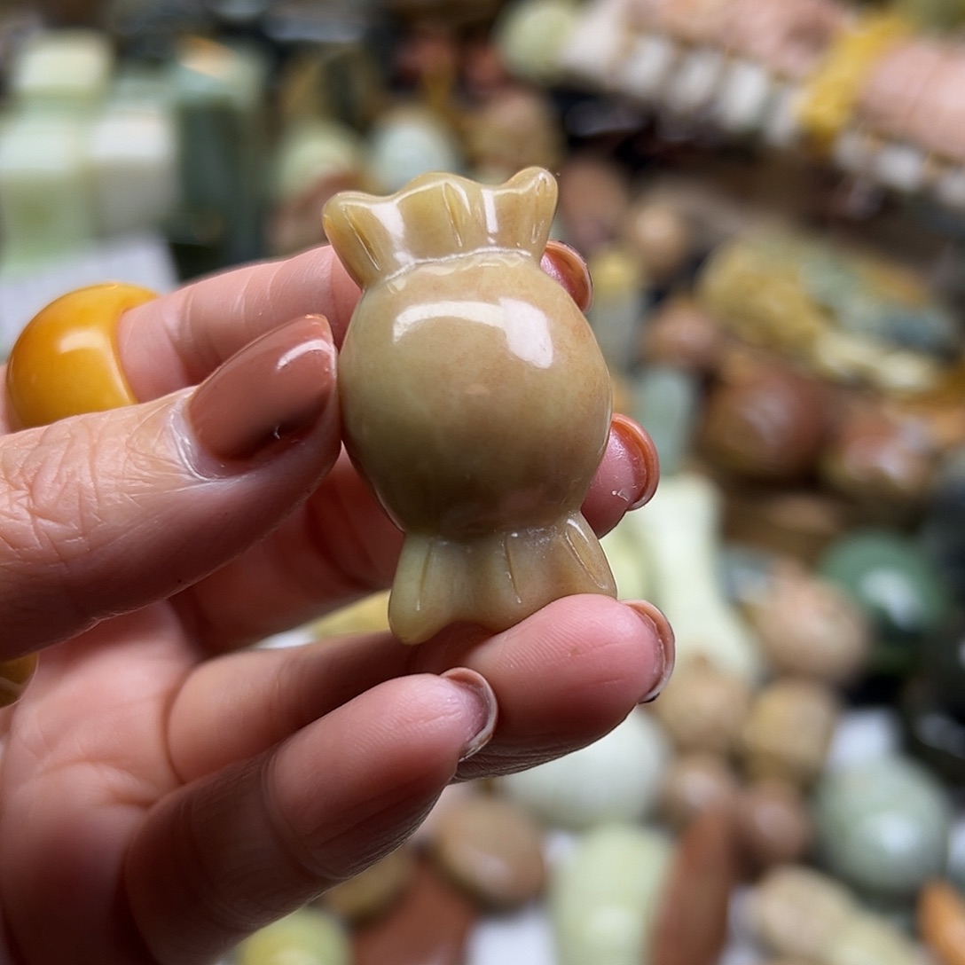 岫玉未镶嵌颈饰辽阳粉糖果