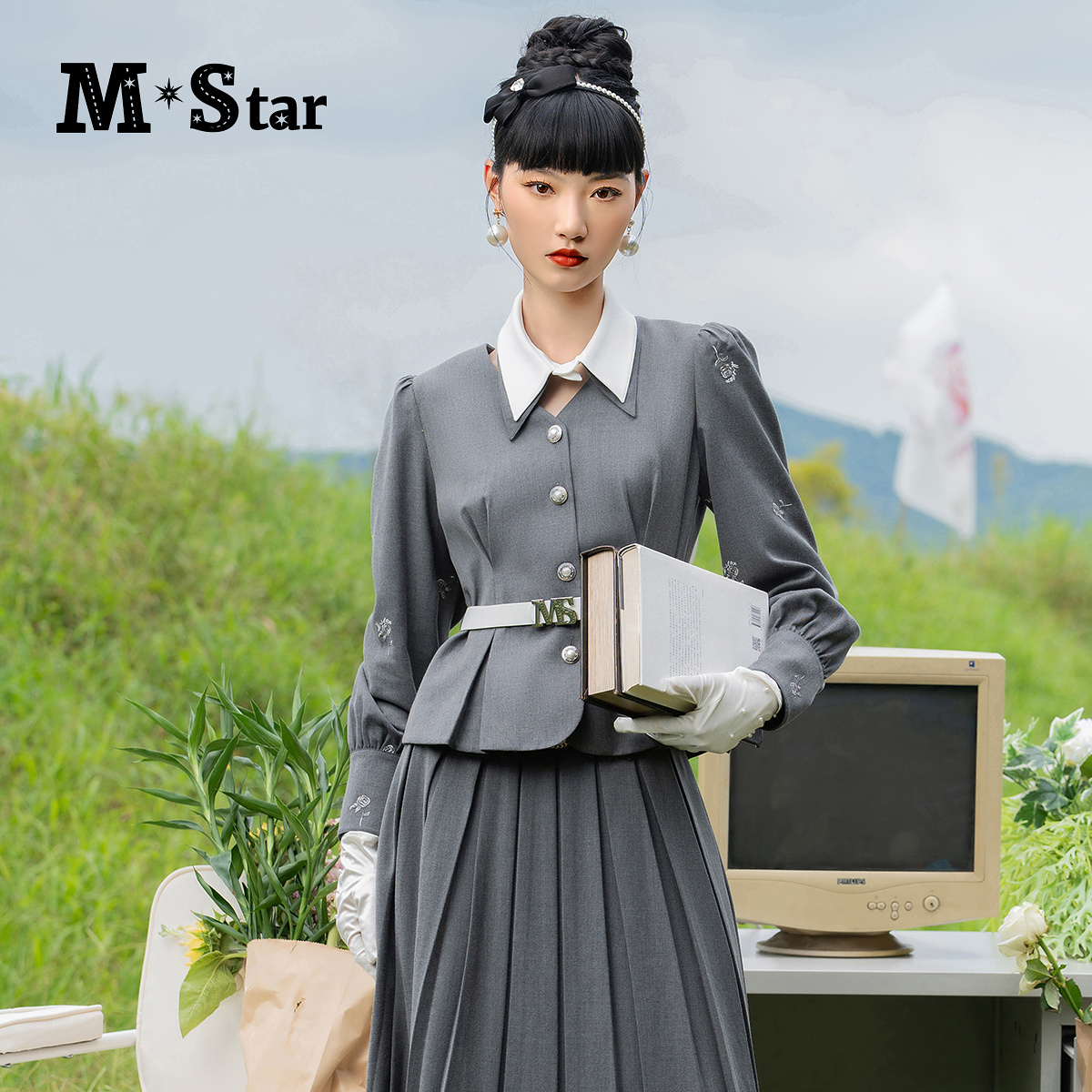 【小余专属】M-Star通勤绣花叠领外套SFSG111620