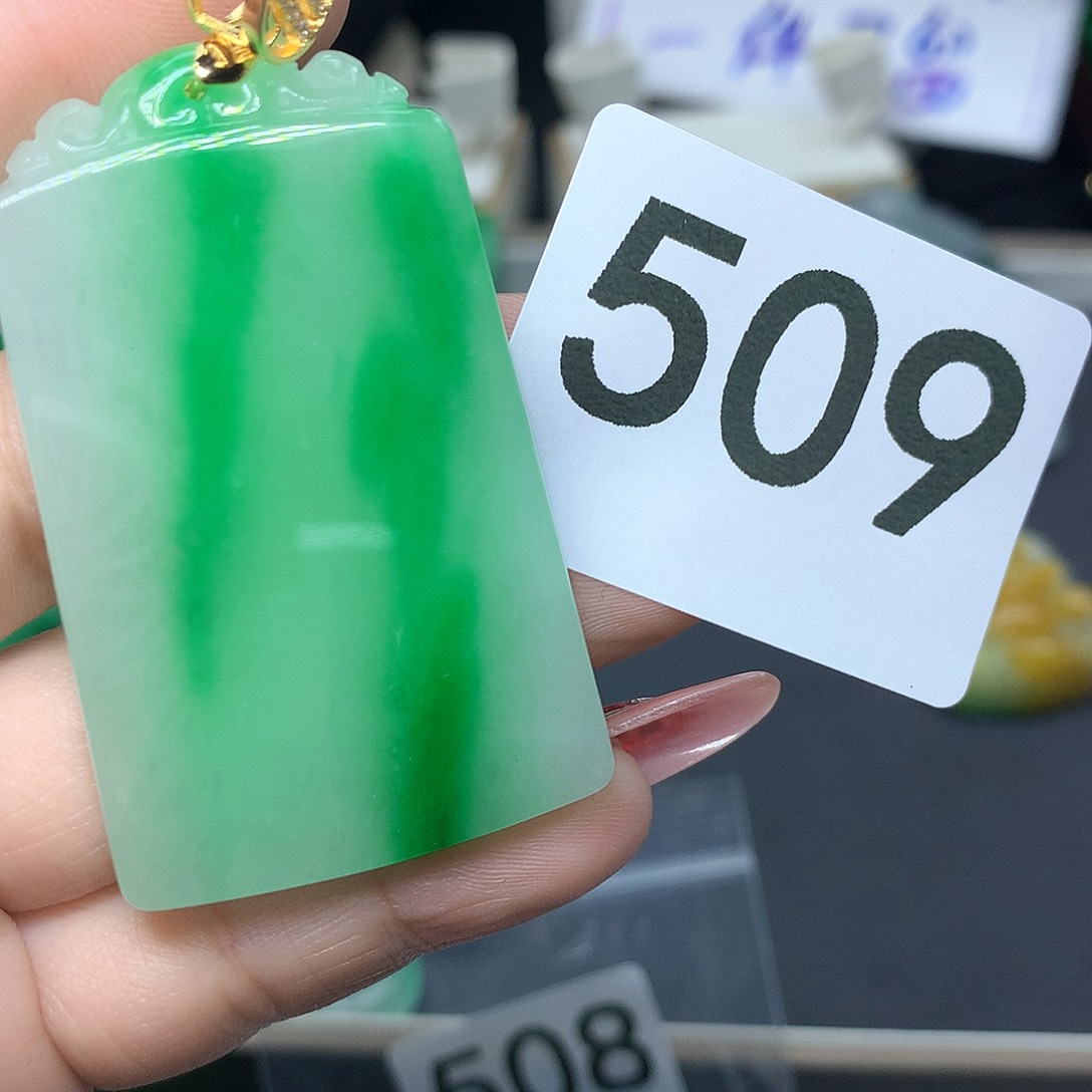 翡翠吊坠(赠链)未镶嵌