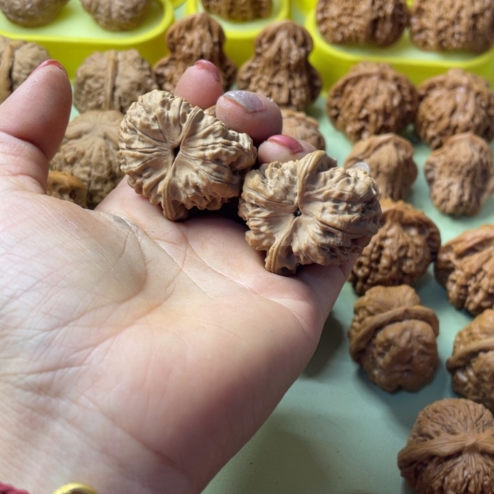 如****手把件原树核桃座山雕