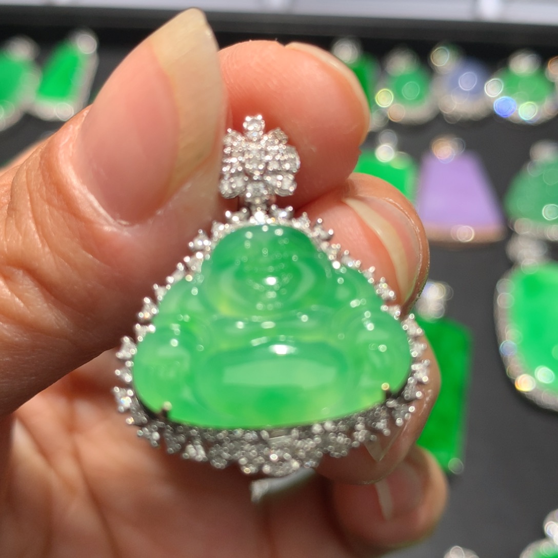 翡翠颈饰18K金镶嵌翡翠