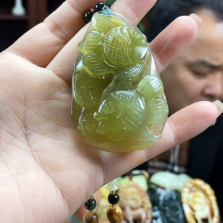 蛇纹石玉吊坠未镶嵌