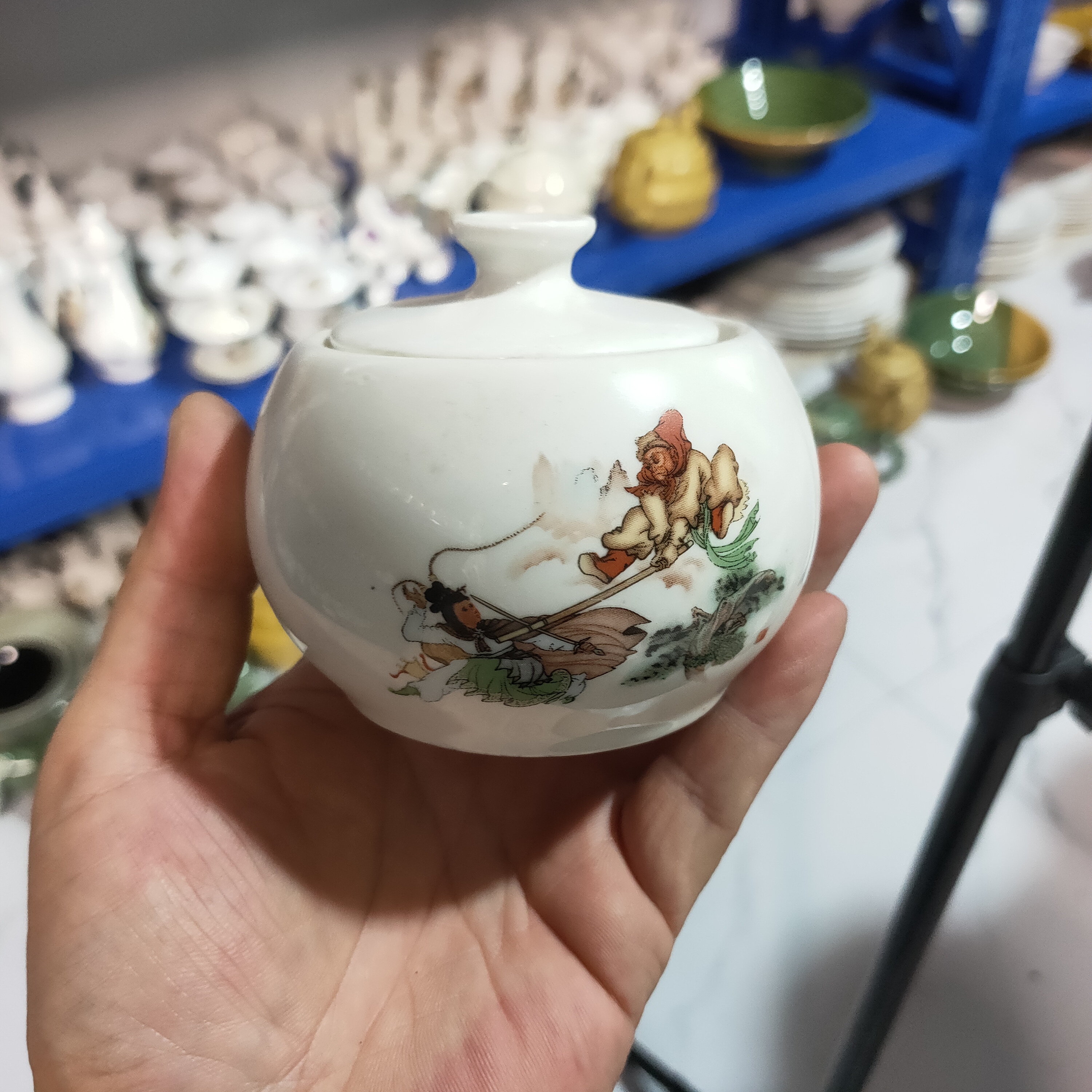 三打白骨精茶叶罐，盖子和罐身有色差，有瑕疵介意勿拍