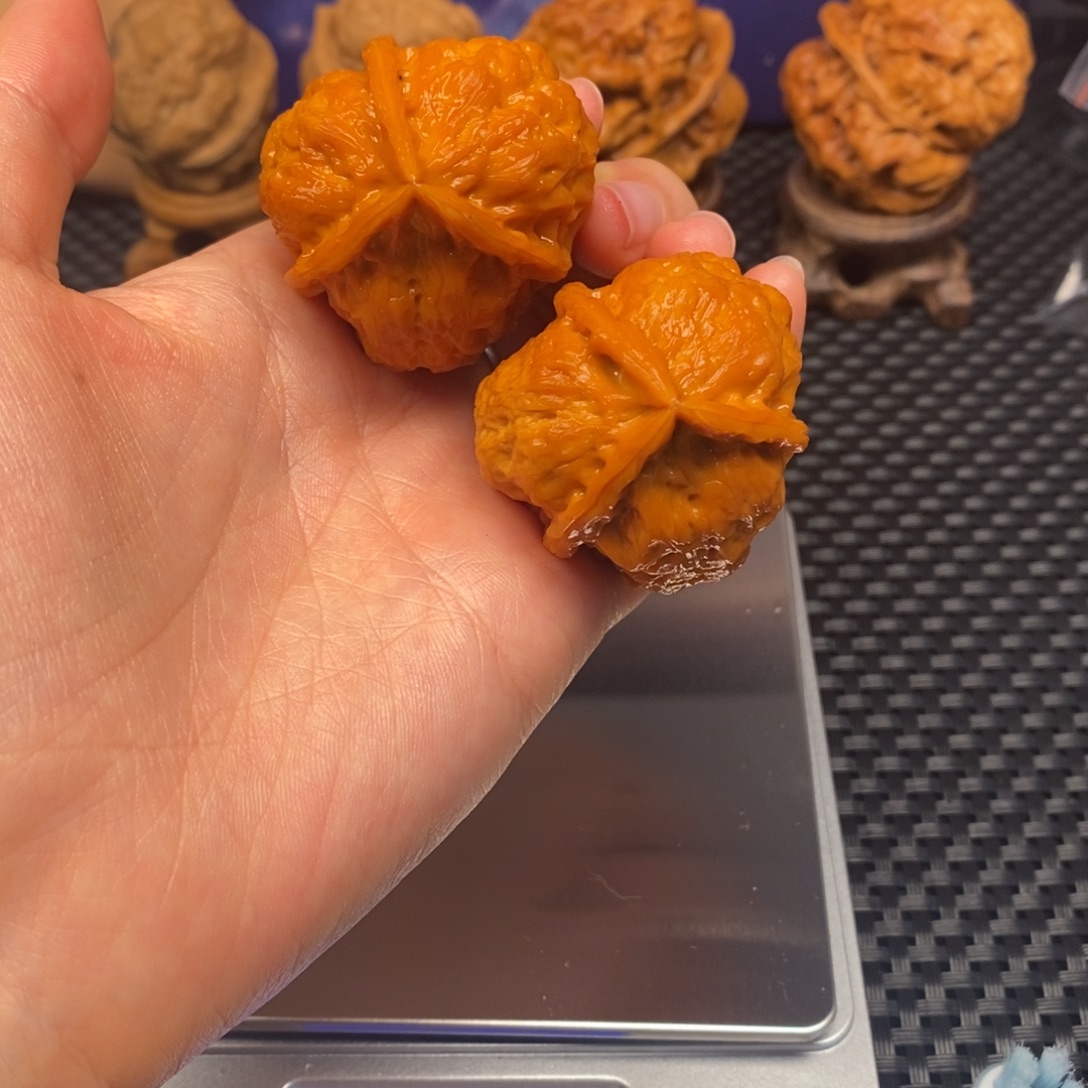 文玩核桃把件带彩三棱40