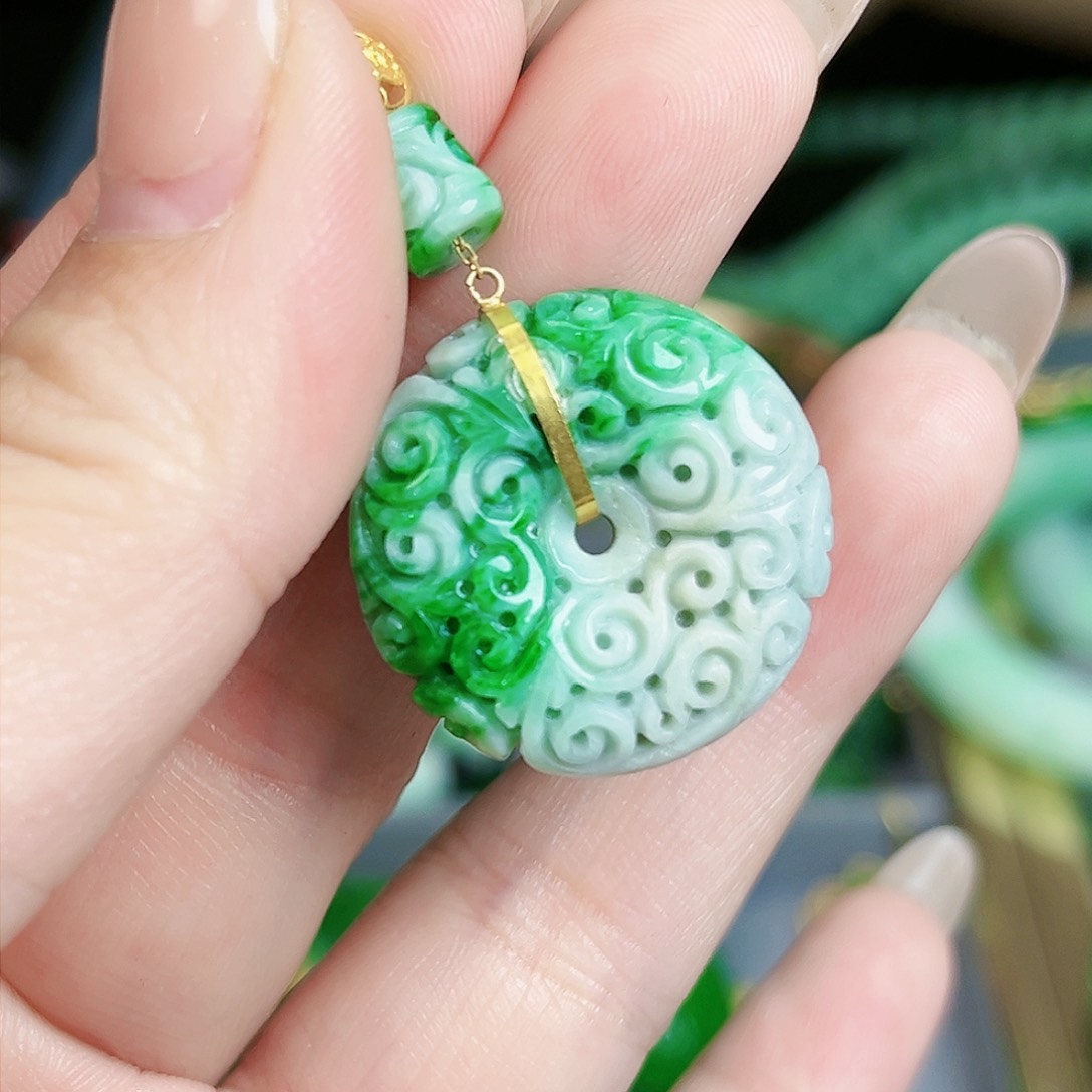 翡翠颈饰18K金镶嵌吊坠