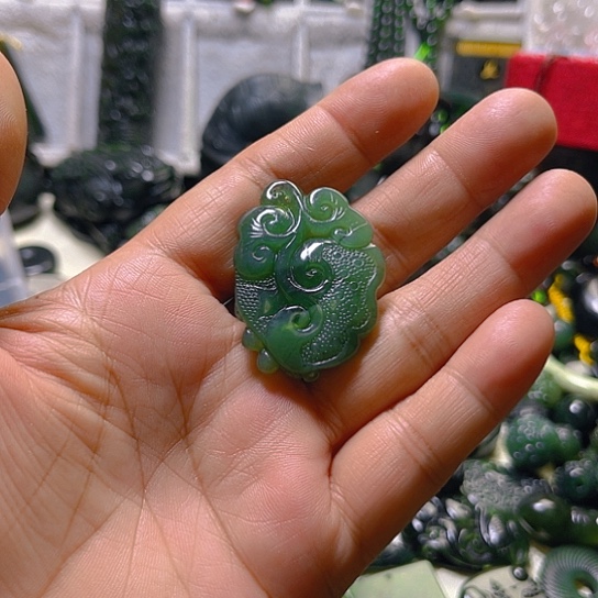 蛇纹石玉颈饰未镶嵌蔚**秀