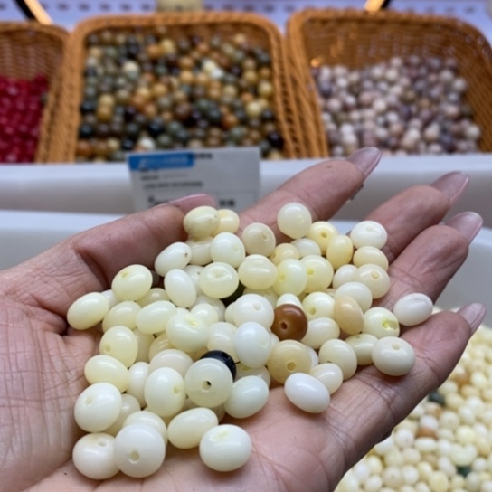 白玉菩提吊坠瑕疵5/8奶黄算盘200颗