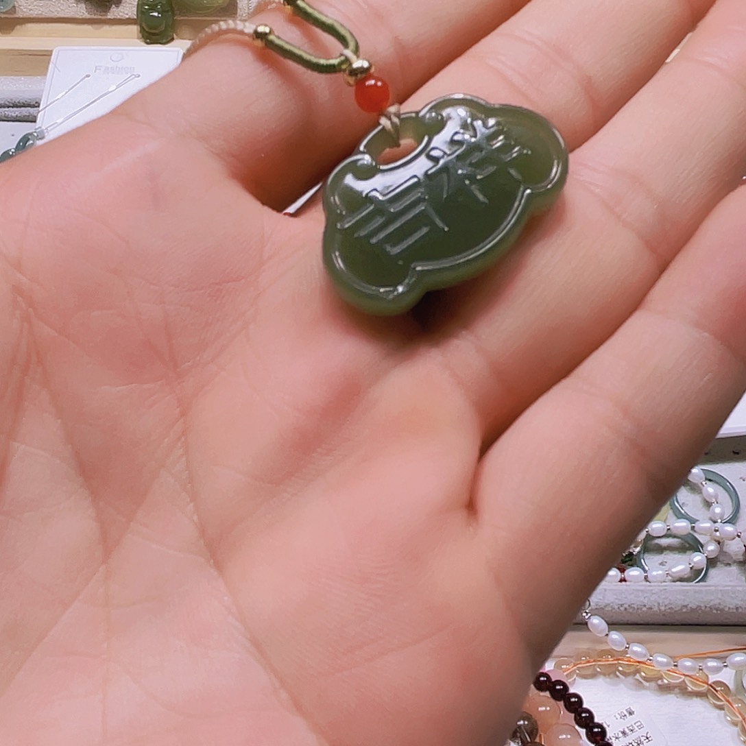 和田玉（碧玉）颈饰未镶嵌含*