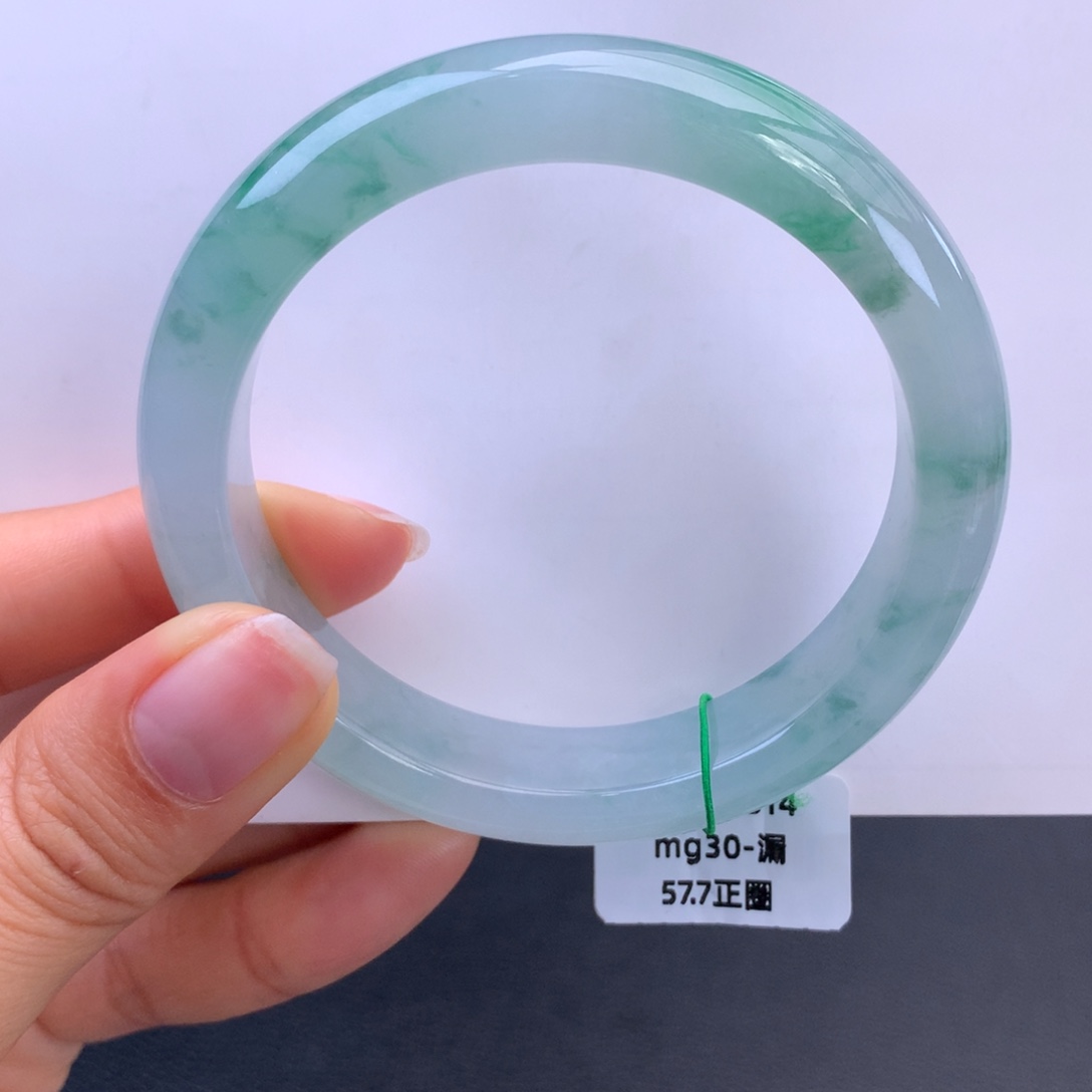 翡翠未镶嵌手镯冰胶绿花手镯（有纹捡漏）