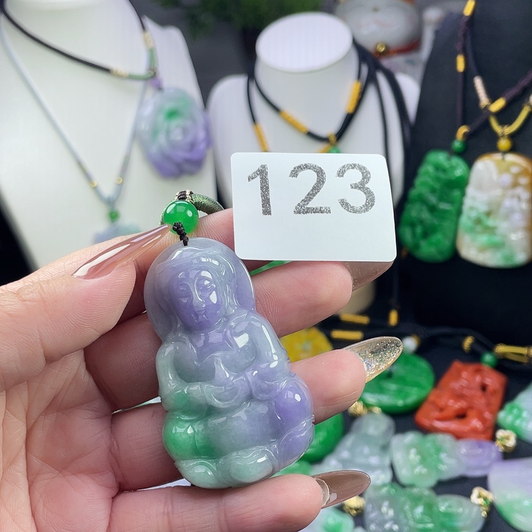 翡翠未镶嵌吊坠(赠链)