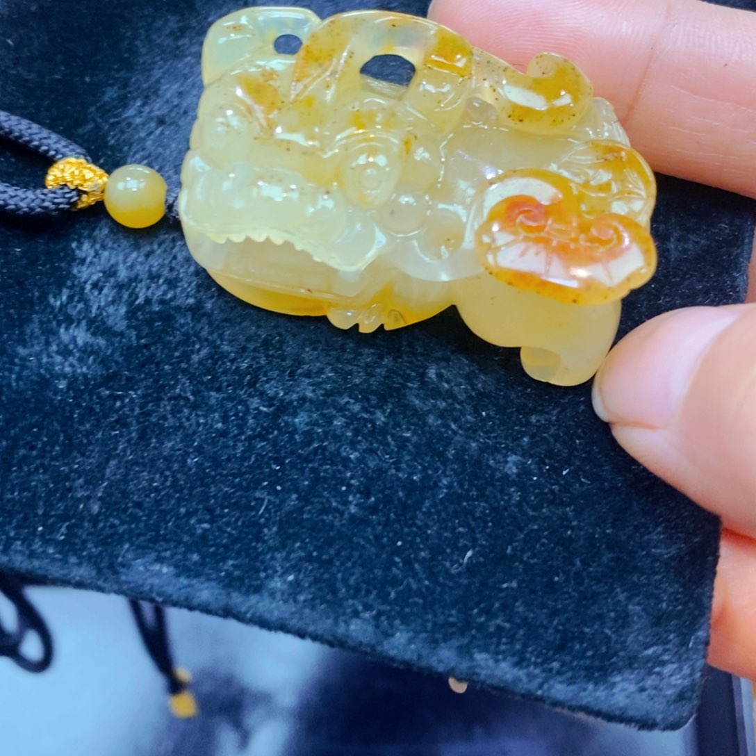 未镶嵌石英质玉（黄龙玉）手链