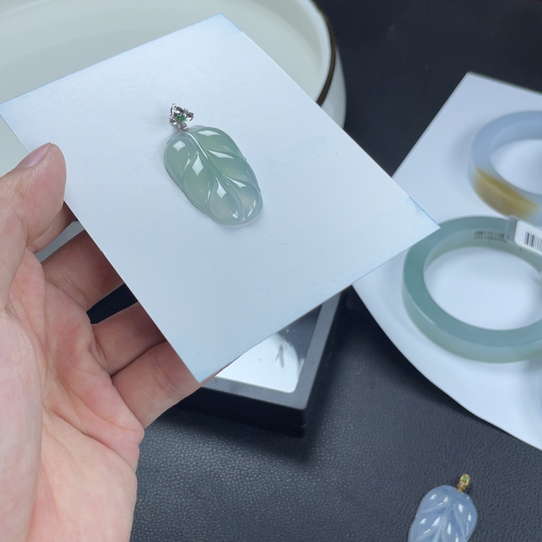 意***迟颈饰未镶嵌翡翠叶子