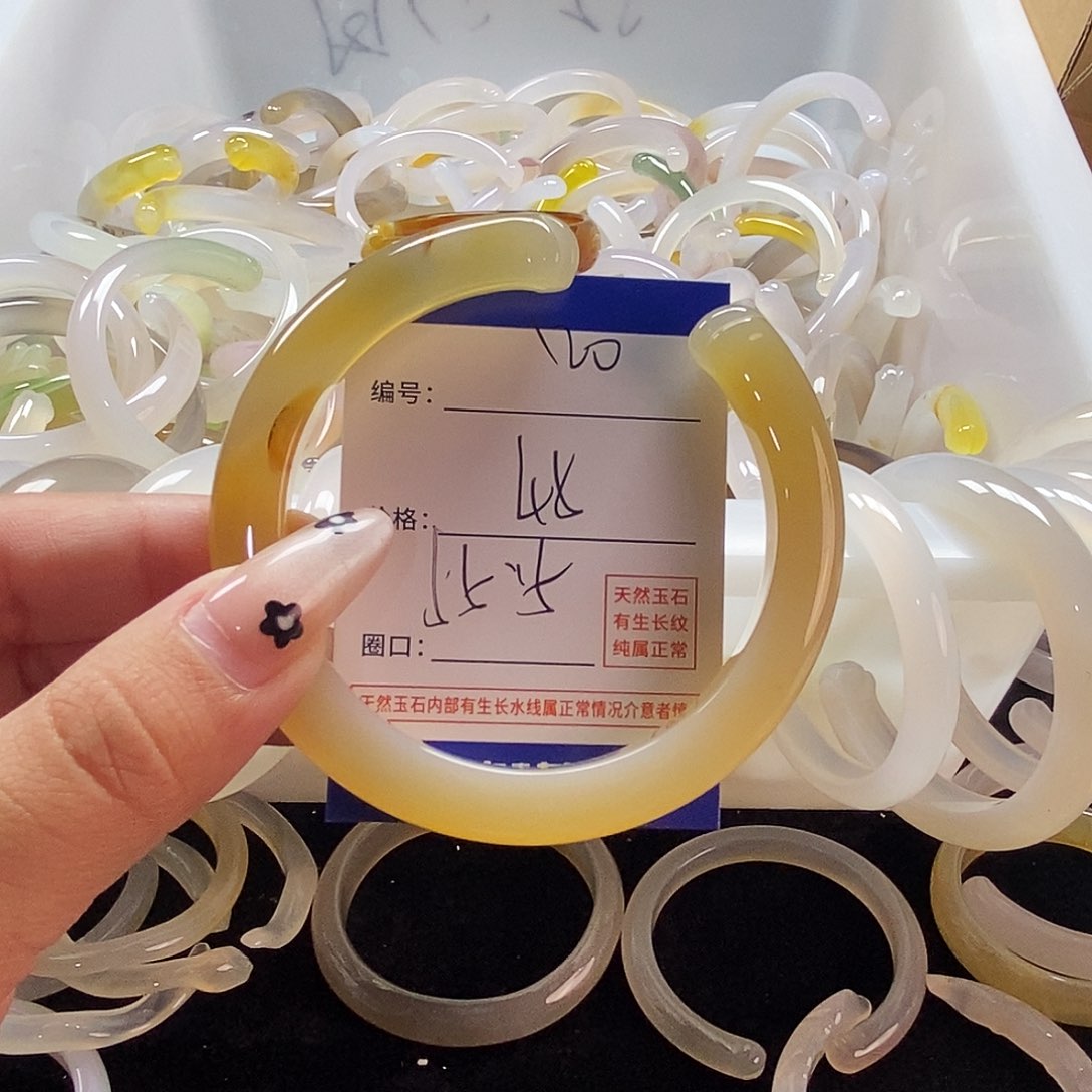 玛瑙/玉髓手镯未镶嵌120