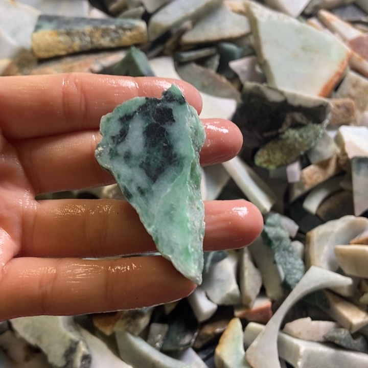 翡翠颈饰未镶嵌天然翡翠