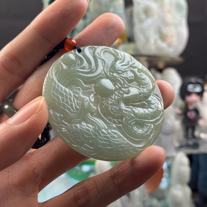 翡翠颈饰未镶嵌龙凤