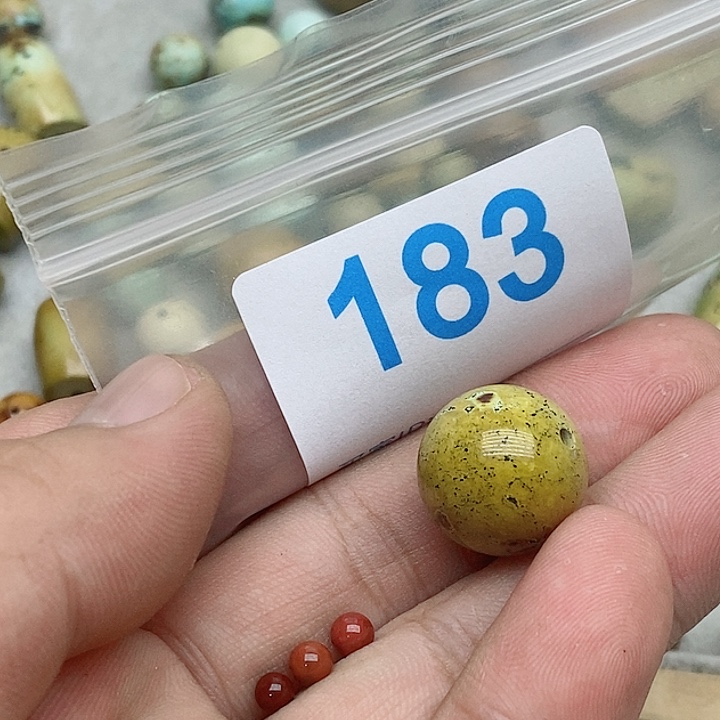 南红玛瑙未镶嵌珠宝奇石