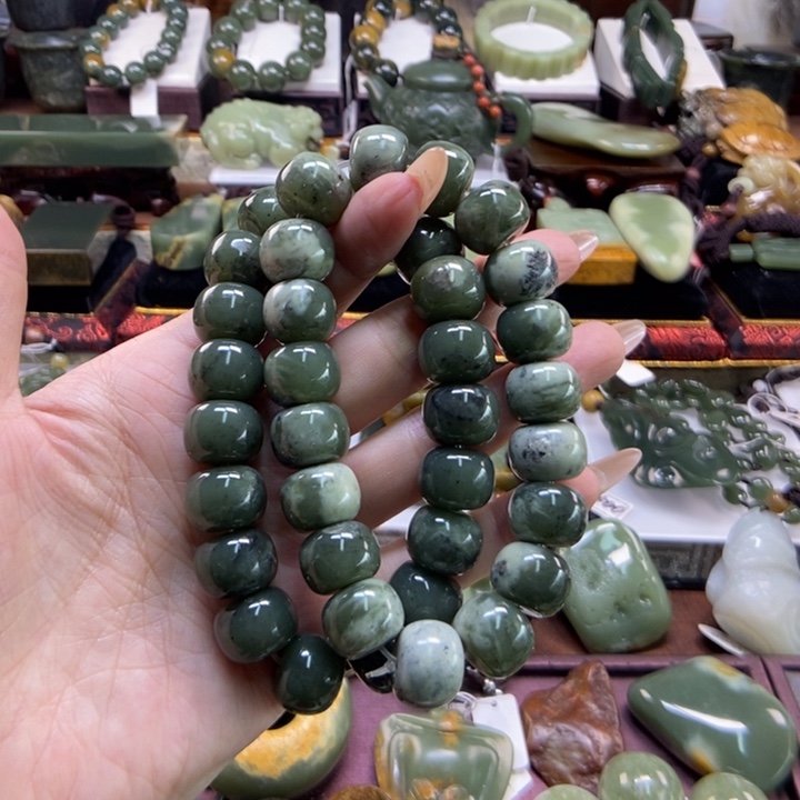 未镶嵌手串岫岩河磨玉（透闪石质玉）穿****期
