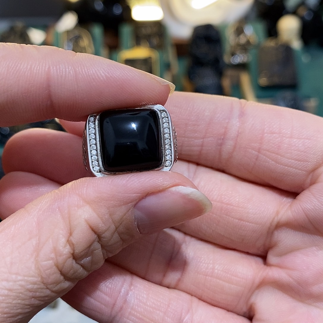 蛇纹石玉颈饰未镶嵌蜡****心