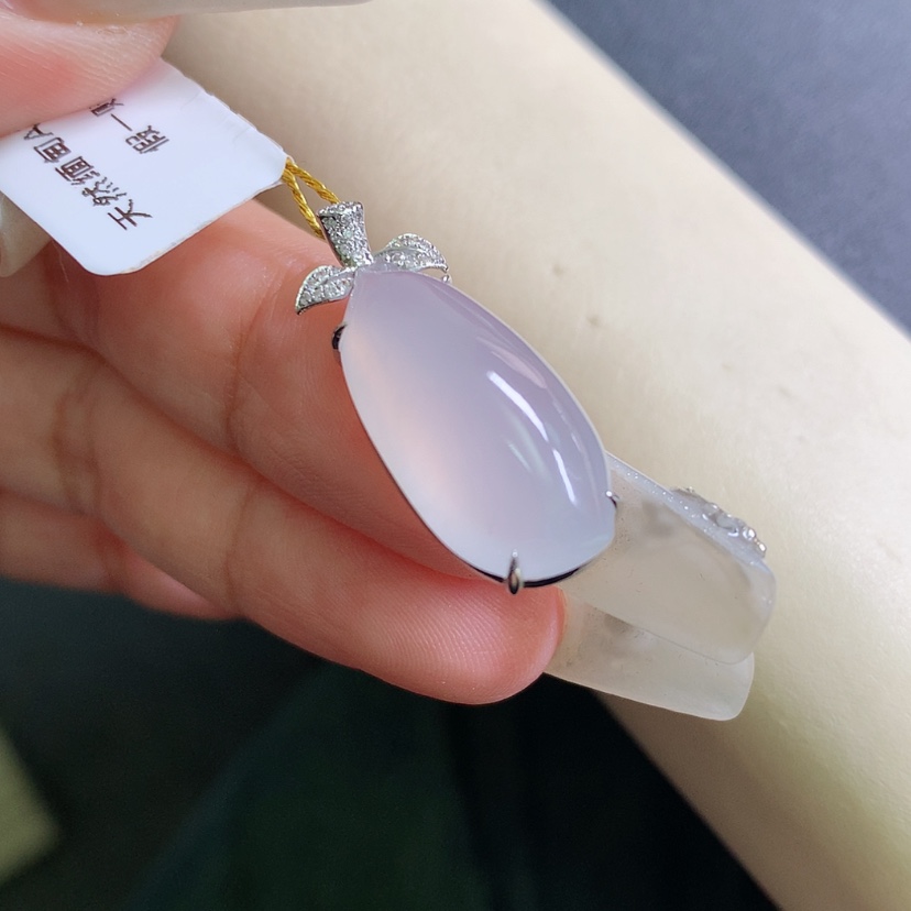 【闪购商品】翡翠颈饰18K金镶嵌福瓜