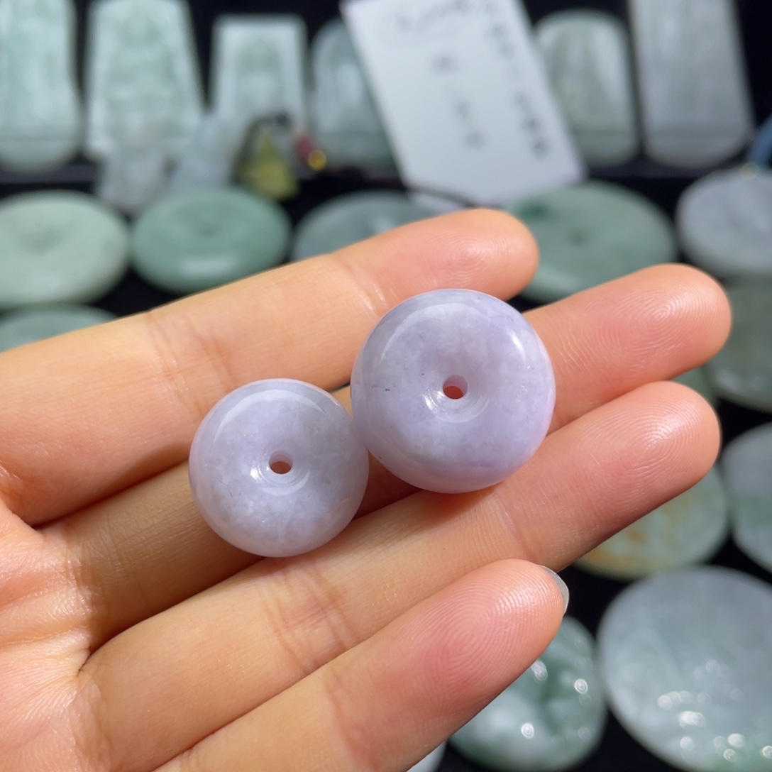 翡翠未镶嵌颈饰珠子2个