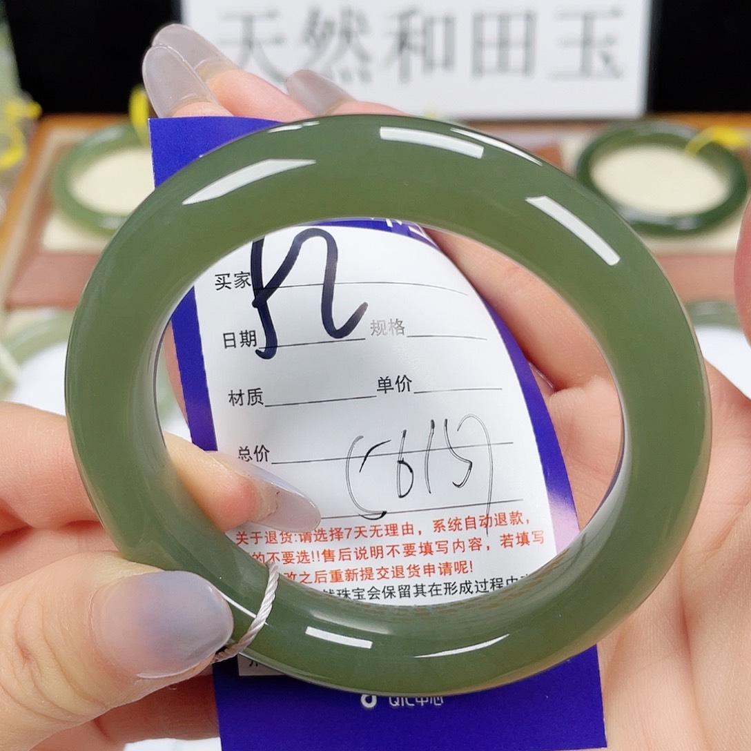 和田玉手镯未镶嵌