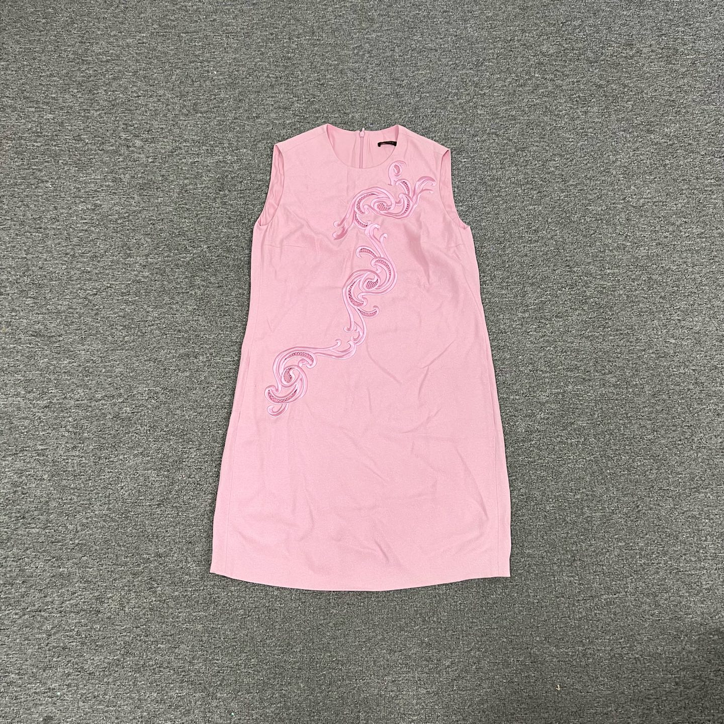 99新 VERSACE/范思哲 范思哲 刺绣粉色连衣裙