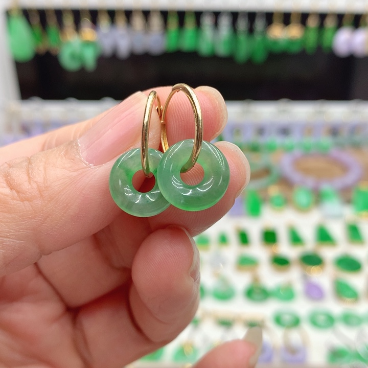 用***9翡翠18K金镶嵌耳饰