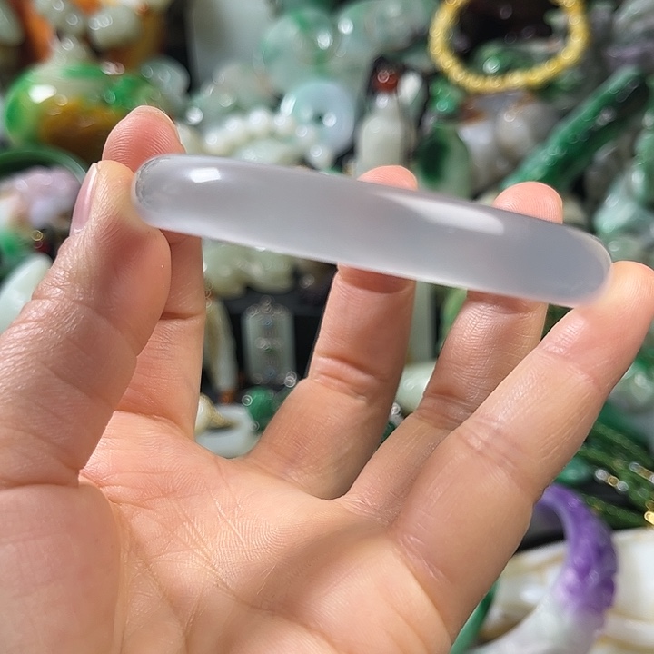 翡翠未镶嵌颈饰翡翠未镶嵌颈饰