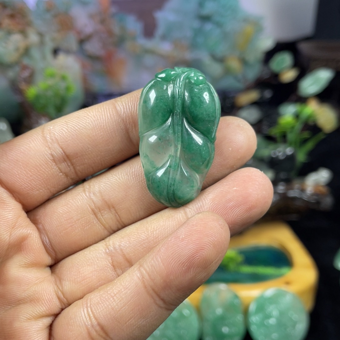 石英质玉（非洲翠）未镶嵌颈饰