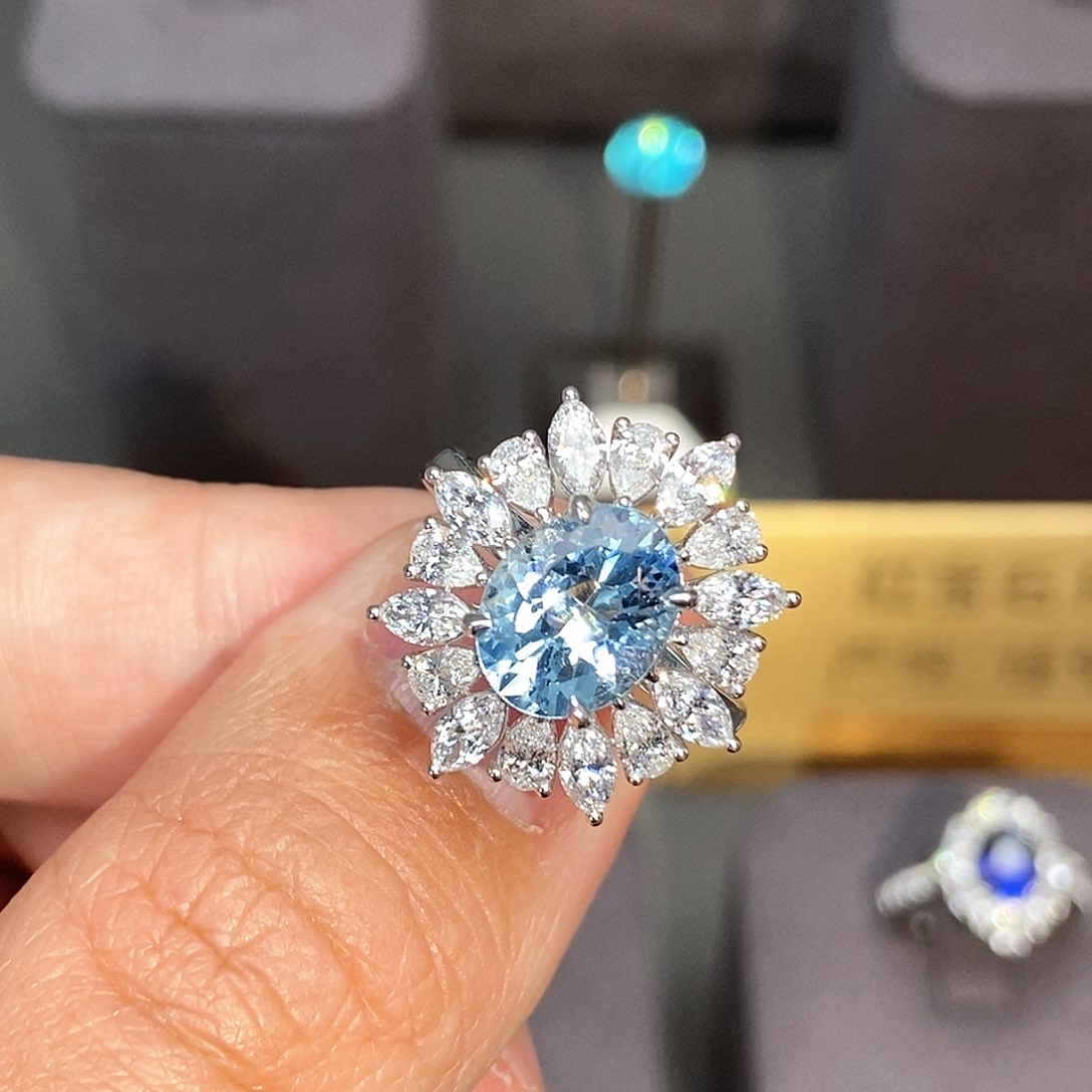 海蓝宝石戒圈18K金镶嵌2.1克拉