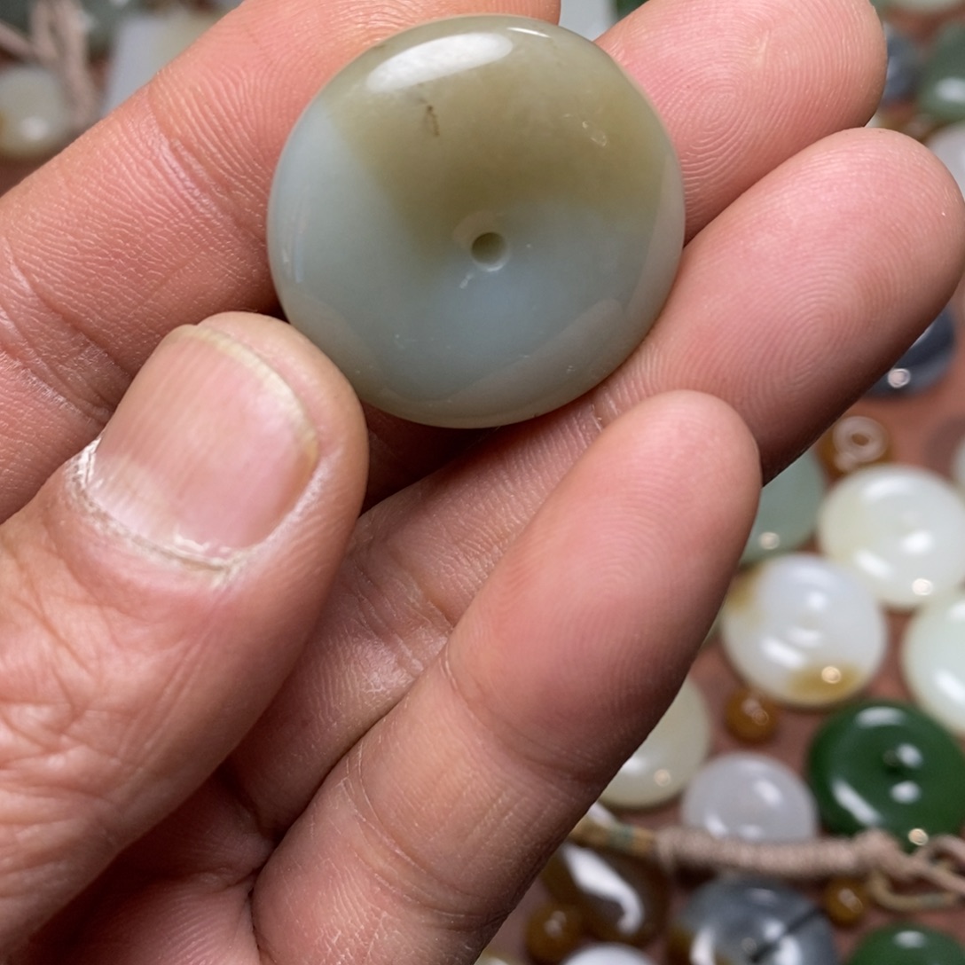 和田玉吊坠(不含链)未镶嵌诶****！