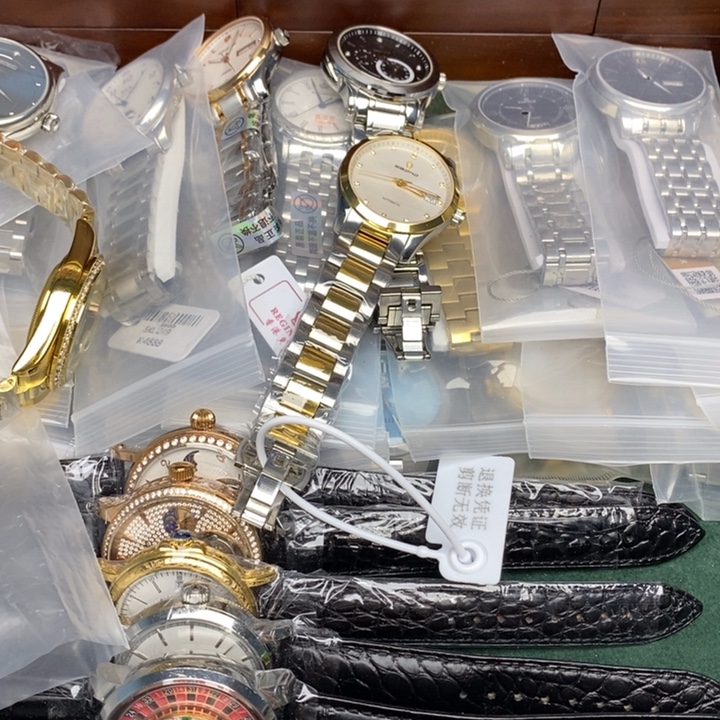 爱***谢精钢孤品闪电购手表一个