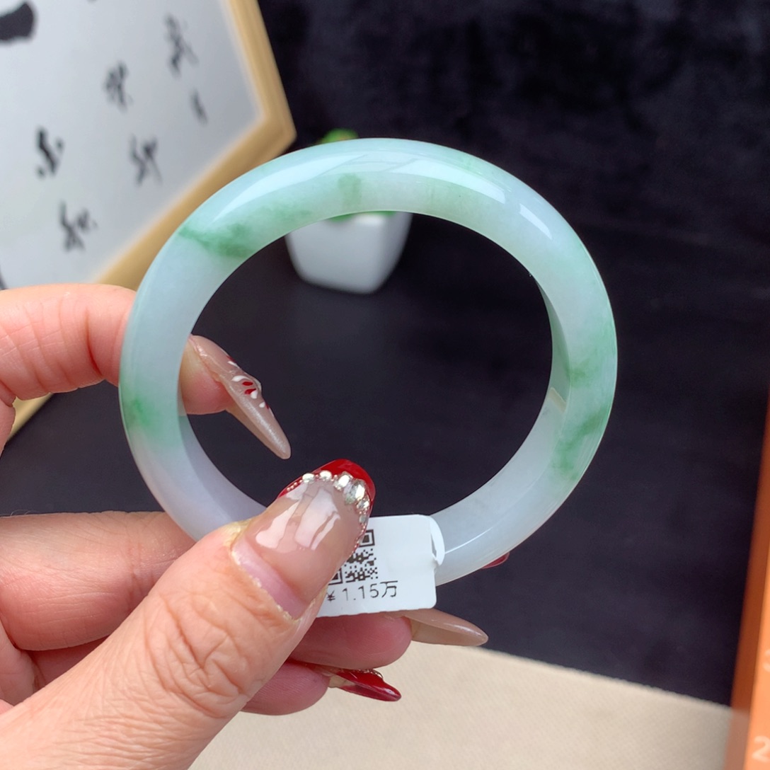 翡翠手镯未镶嵌缅甸翡翠手镯