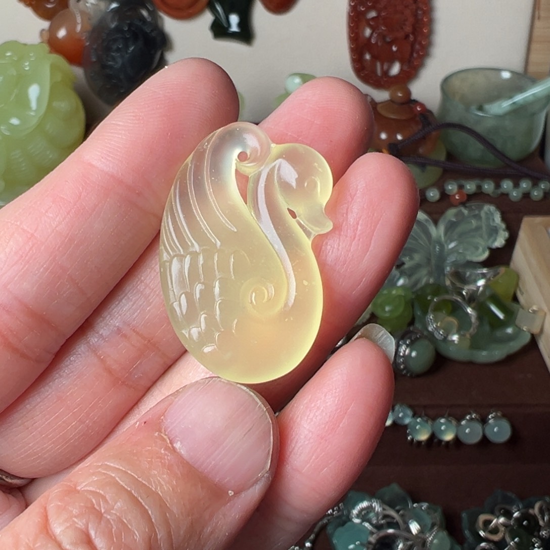 蛇纹石玉吊坠(赠链)未镶嵌