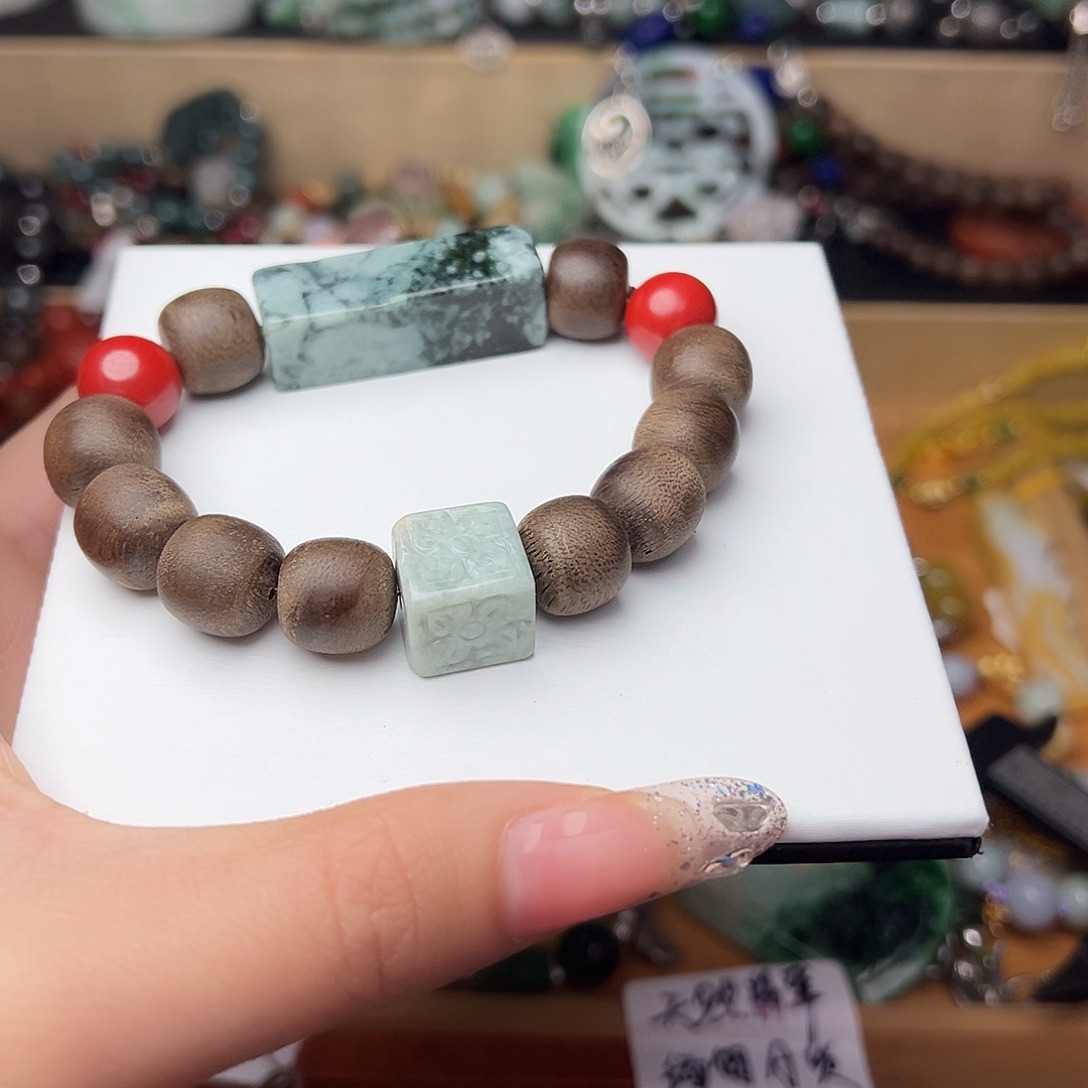 翡翠颈饰未镶嵌吊坠