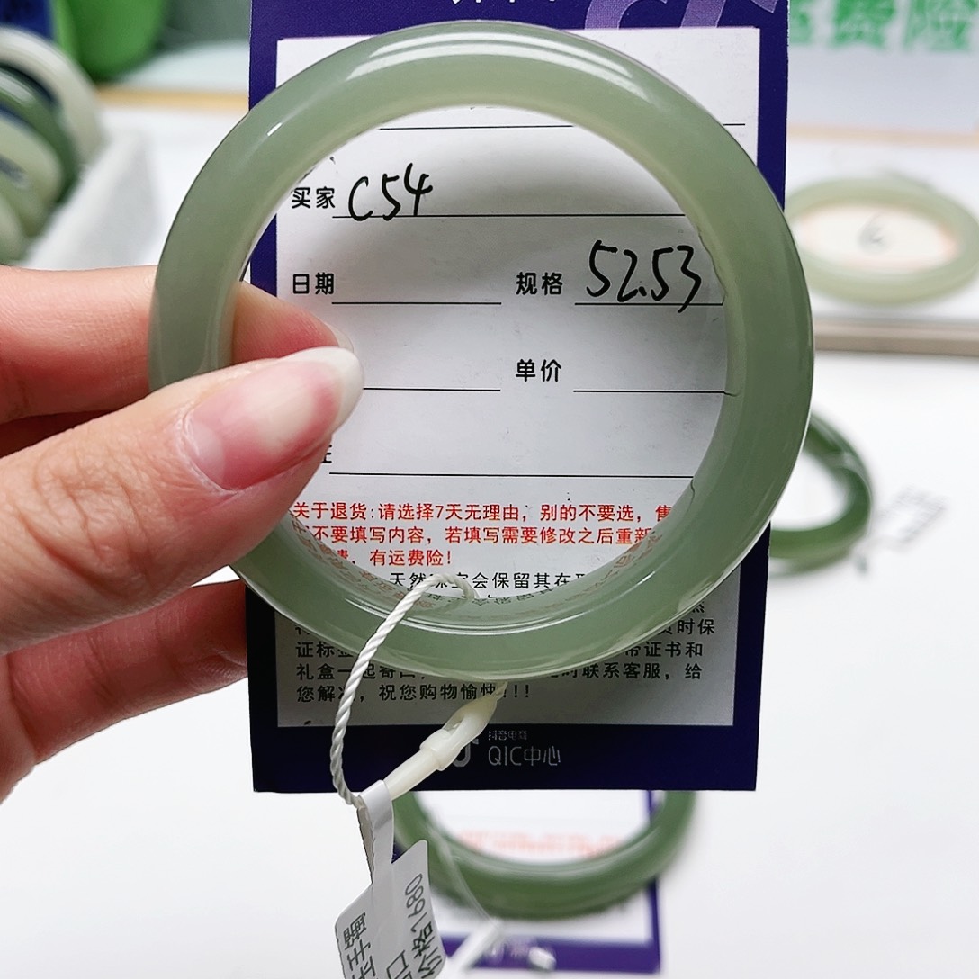 和田玉手镯未镶嵌