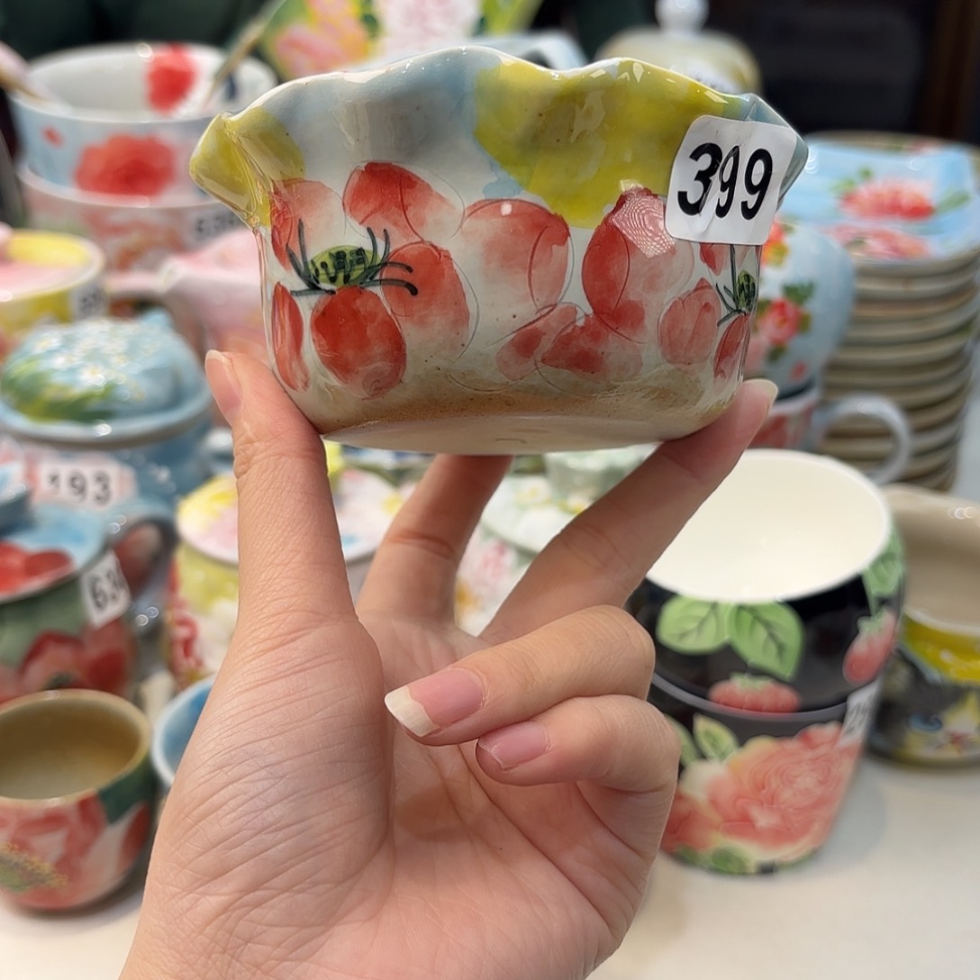 瓷片。兔兔好可爱呀打