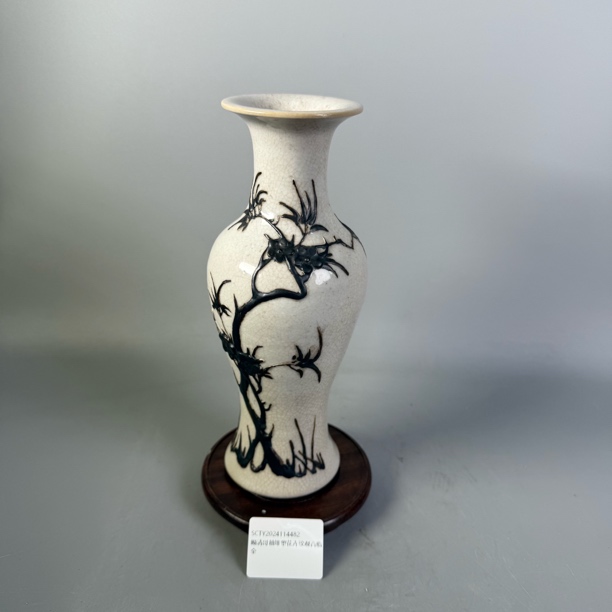 SCTY2024114482晚清哥釉堆塑花卉纹观音瓶