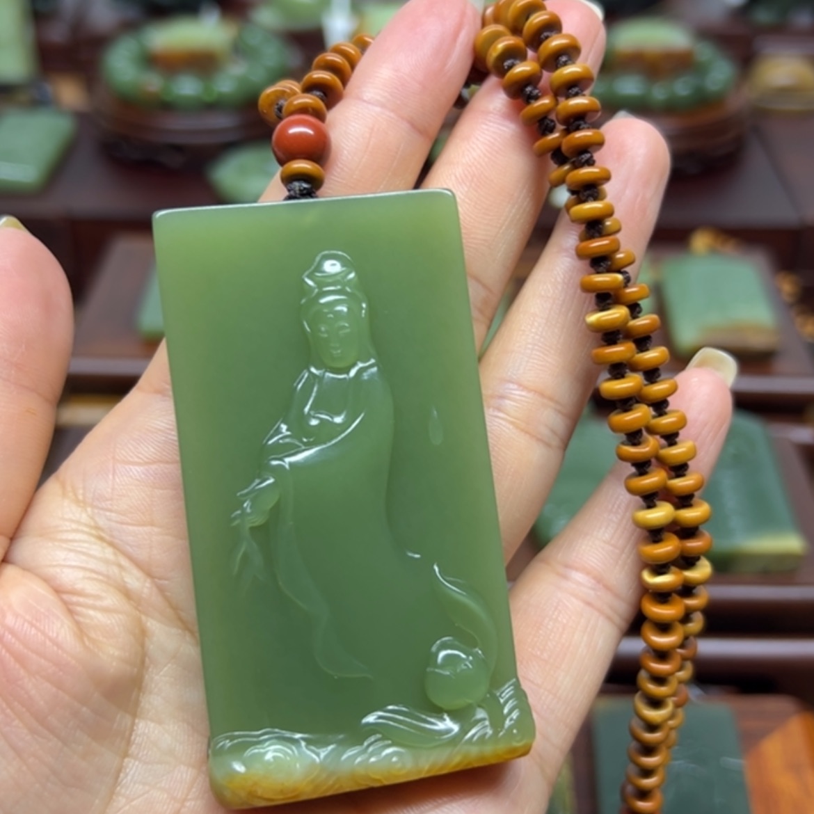 【闪购商品】颈饰未镶嵌岫岩河磨玉（透闪石质玉）不****子观音