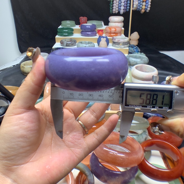 未镶嵌手镯石英质玉