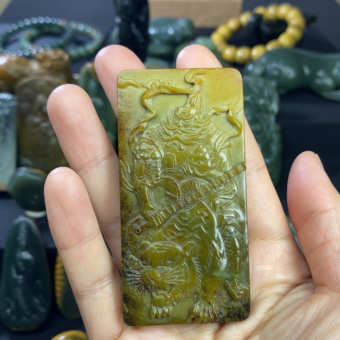 亿***布岫岩河磨玉（透闪石质玉）未镶嵌挂件