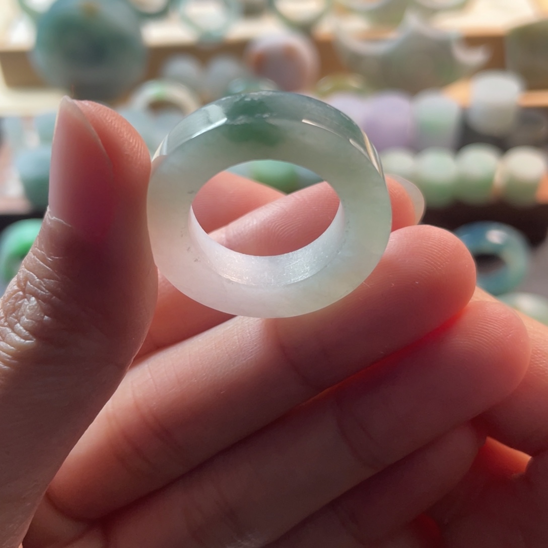 定制翡翠未镶嵌彩*南戒指