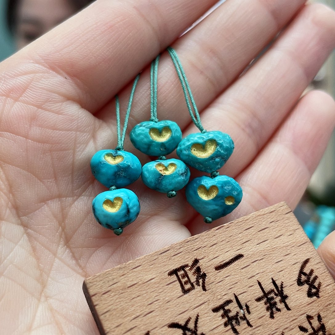 绿松石颈饰未镶嵌