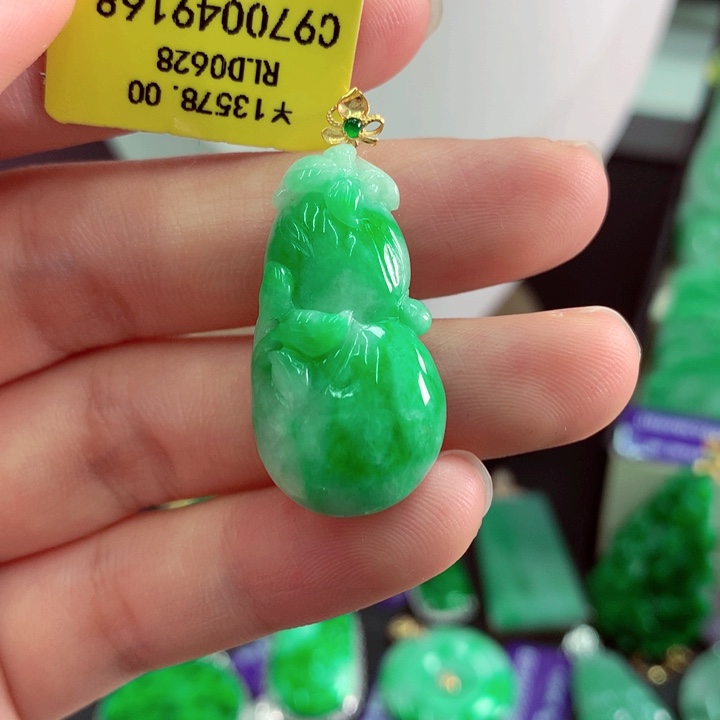 吊坠(不含链)18K金镶嵌翡翠