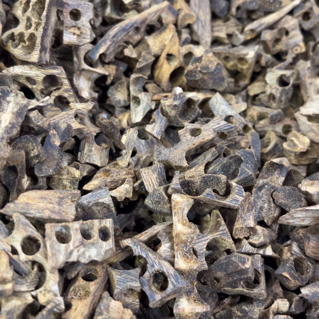 L***g沉香摆件沉香棋楠碎料500