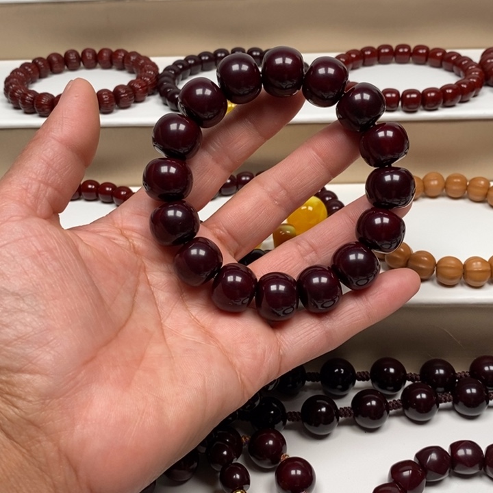 核桃把件人**戏猴头雕刻