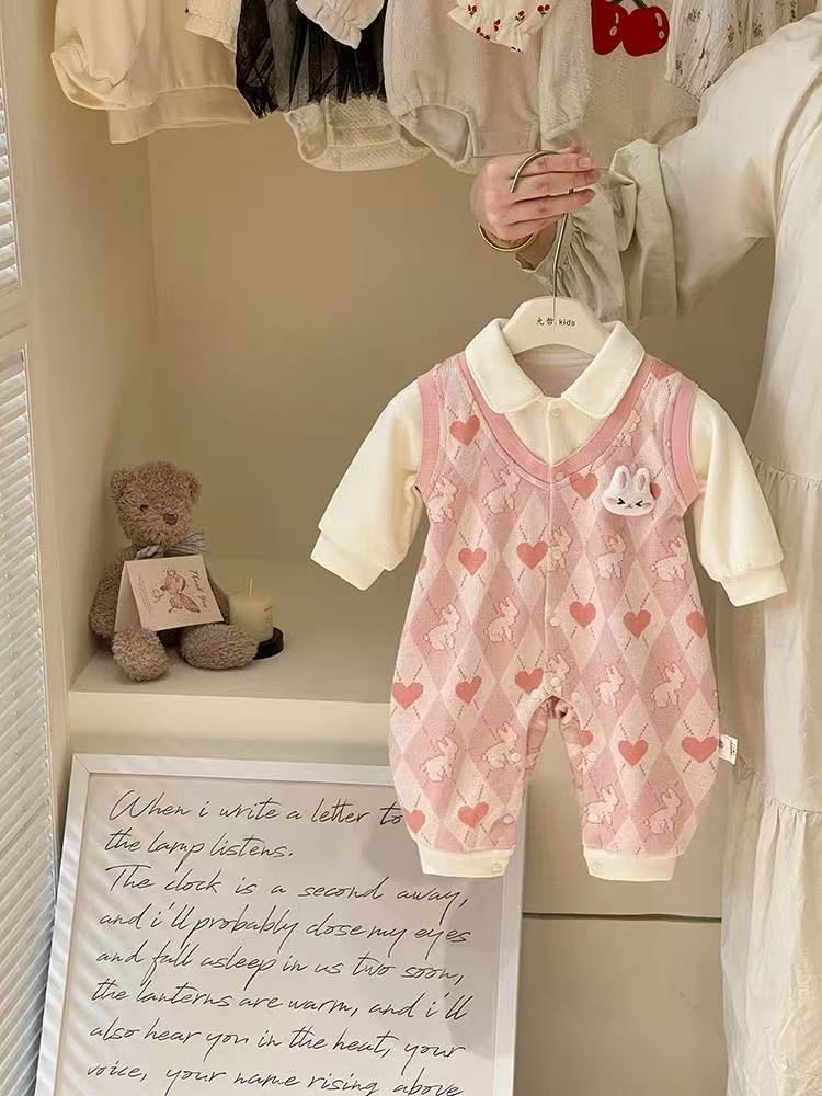 婴儿秋装衣服外穿新生儿女宝宝连体衣学院风保暖外出抱衣超洋气