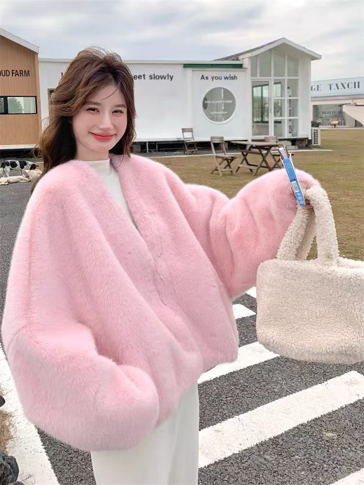 2024秋冬新款加厚皮毛一体仿水貂绒V领短外套女宽松百搭外套（C20）