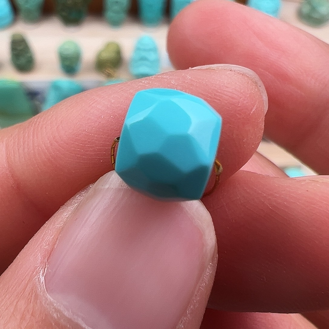 绿松石配饰未镶嵌