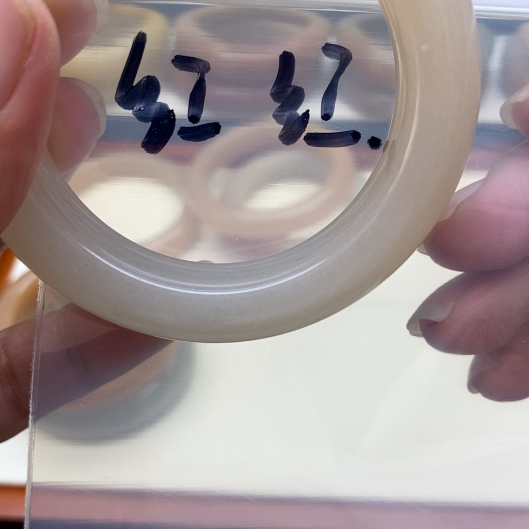 石英质玉手镯未镶嵌红*